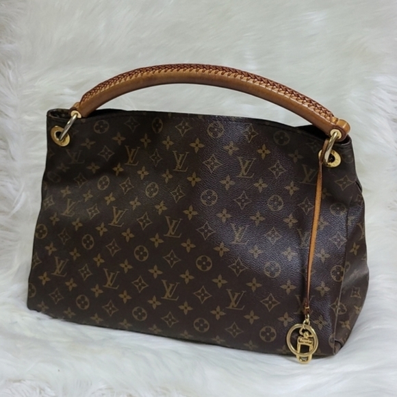 Louis Vuitton Handbags - 💯 Authentic Louis Vuitton Artsy Monogram 🍀